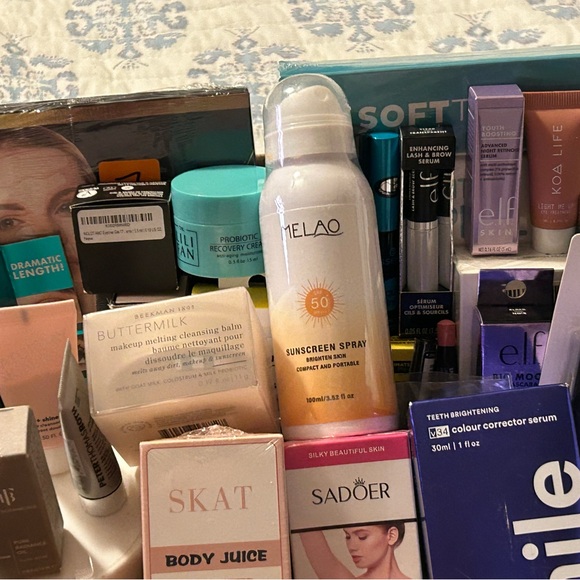 Beauty and Skincare Gift Set - Picture 14 of 16